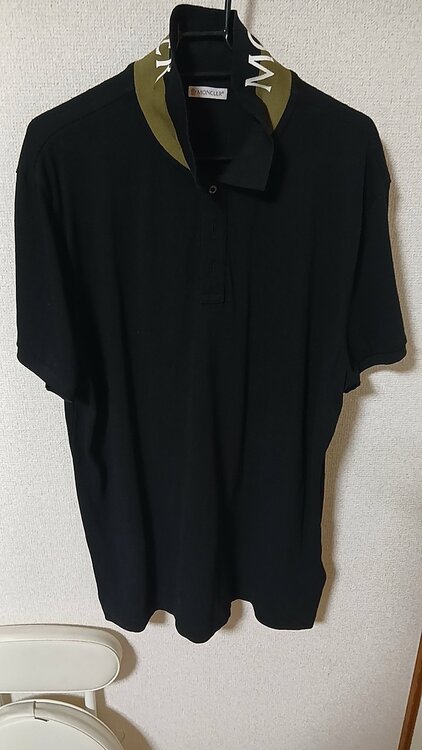 MONCLER MAGLIA POLO F20918A70510 84556（古着・ファッション）の商品画像 - 査定依頼日：2026年9月13日 - 最高査定価格：6,000円