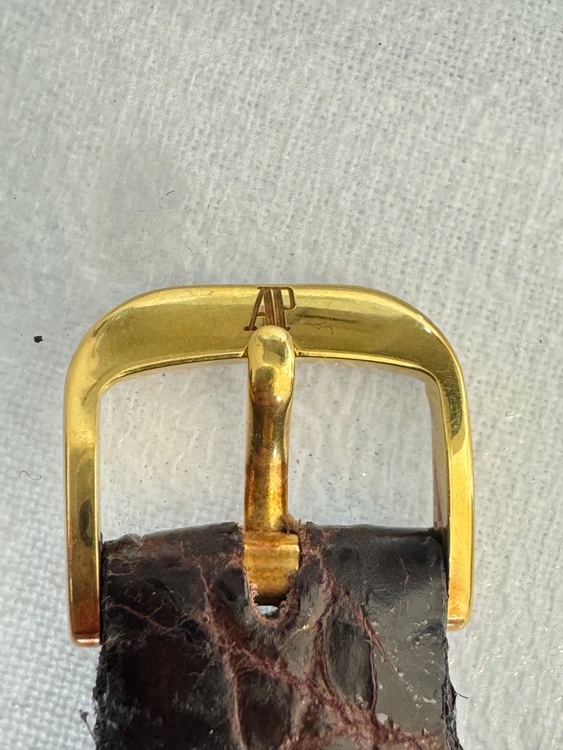 audemars piguet トノー 金無垢 （高級時計）の商品画像 - 査定依頼日：2025年7月27日 - 最高査定価格：450,000円