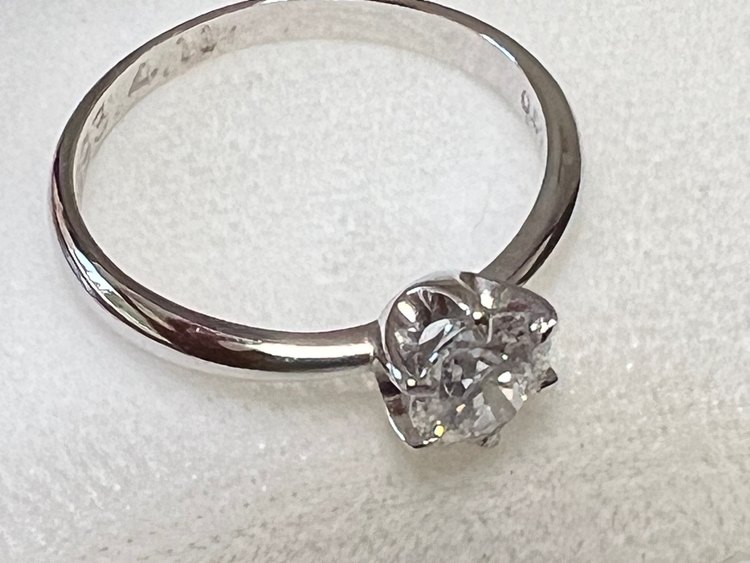 ダイヤモンド（宝石）の商品画像 - 査定依頼日：2023年4月1日 - 最高査定価格：150,000円