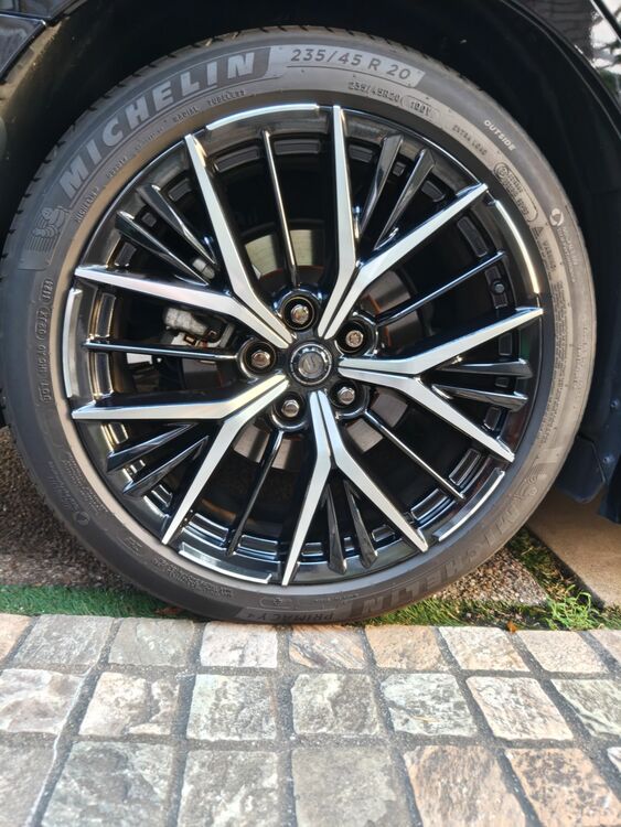 40ヴェルファイアgrホイールタイヤ（カー用品）の商品画像 - 査定依頼日：2025年9月14日 - 最高査定価格：60,000円