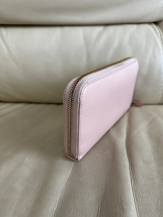 ヴァラ長財布（ブランド財布・小物）の商品画像 - 査定依頼日：2025年4月12日 - 最高査定価格：1,000円