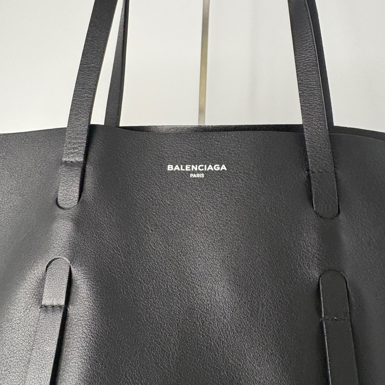 エブリデイトート　ポーチ付き（ブランドバッグ）の商品画像 - 査定依頼日：2025年8月7日 - 最高査定価格：40,000円