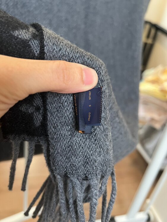 マフラー･モノグラム グラディエント（ブランド財布・小物）の商品画像 - 査定依頼日：2025年2月2日 - 最高査定価格：10,000円