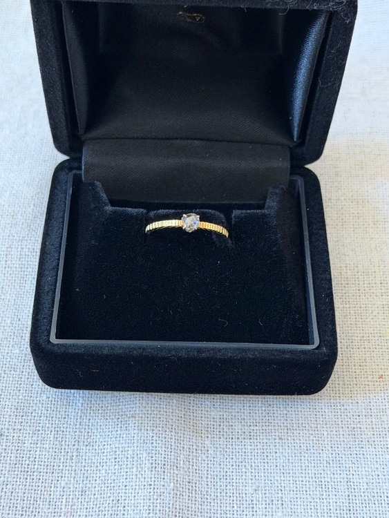 Ryui Unknown knowns line ring + Fancy diamond K18YG ダイヤモンド 9号（宝石）の商品画像 - 査定依頼日：2026年9月24日 - 最高査定価格：65,000円