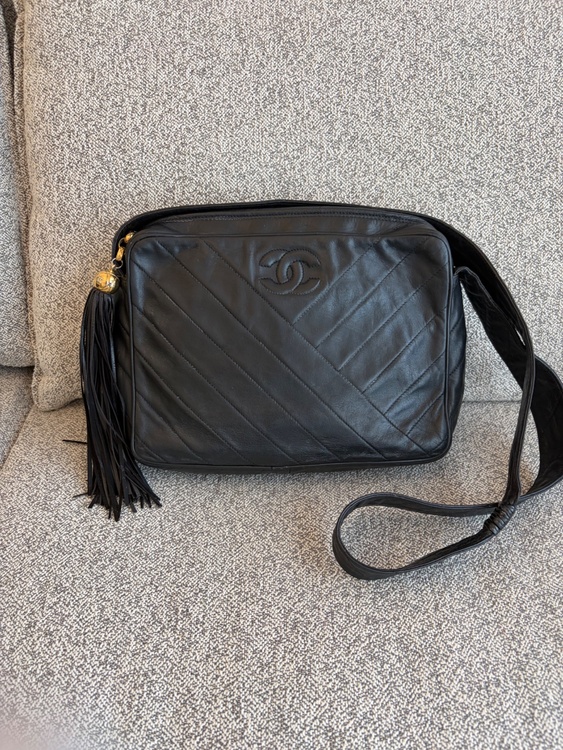 CHANEL フリンジバッグ　黒（ブランドバッグ）の商品画像 - 査定依頼日：2026年6月1日 - 最高査定価格：150,000円