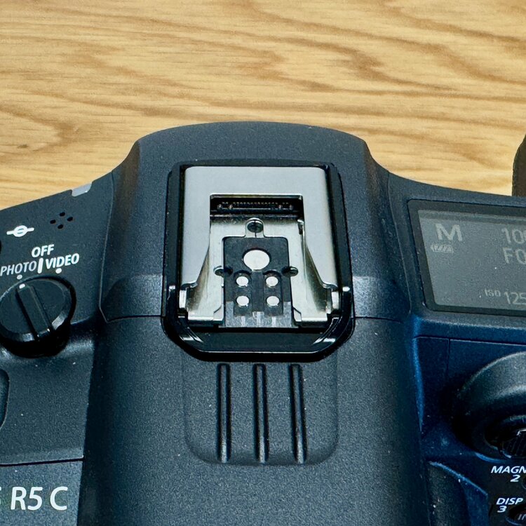 R5C（カメラ）の商品画像 - 査定依頼日：2026年5月19日 - 最高査定価格：100,000円