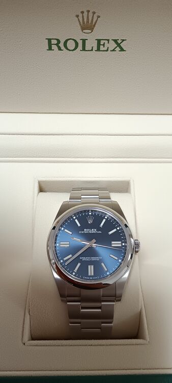 ロレックス パーペチュアル 124300（高級時計）の商品画像 - 査定依頼日：2025年6月24日 - 最高査定価格：1,200,000円