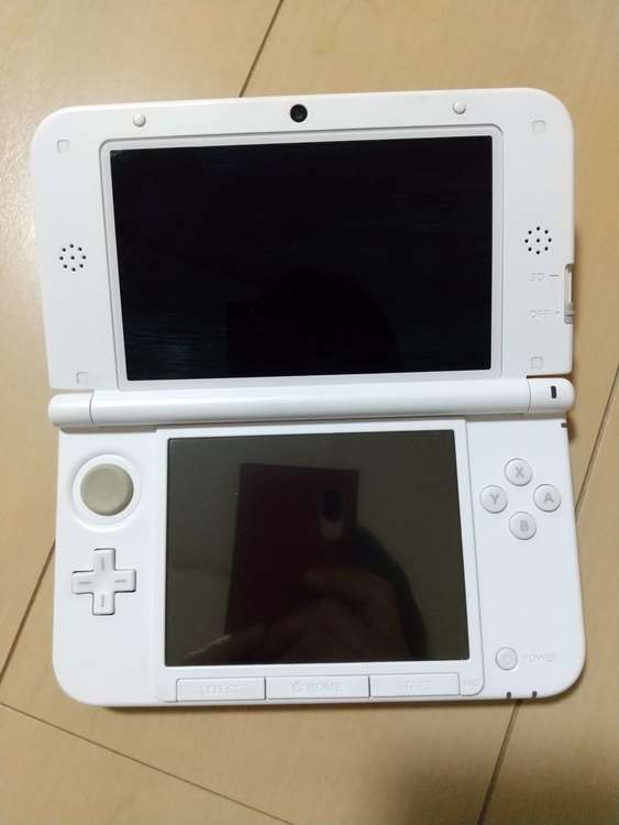 3DSLL（ゲーム機本体・ゲームソフト）の商品画像 - 査定依頼日：2022年8月18日 - 最高査定価格：8,000円