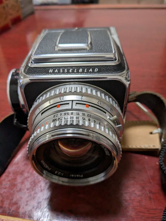 Hasselblad 500Cのフィルムカメラ（カメラ）の商品画像 - 査定依頼日：2026年7月1日 - 最高査定価格：200,000円