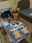 鎧兜　五月人形一式（ｓ４５～４６）　上原玉鳳 作　１２号室町・金小孔緋威之大鎧（美術品・骨董品）の商品画像 - 査定依頼日：2026年6月27日 - 最高査定価格：3,000円