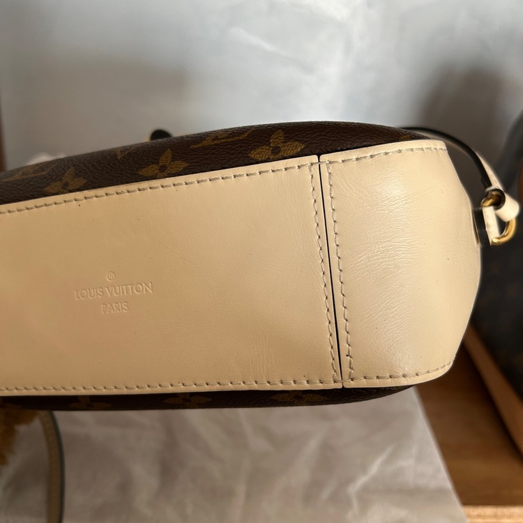 サントンジュ　ショルダーバッグ（ブランドバッグ）の商品画像 - 査定依頼日：2026年1月30日 - 最高査定価格：160,000円