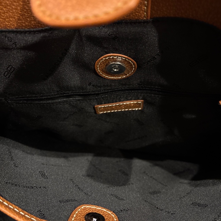 バレンシアガ（ブランドバッグ）の商品画像 - 査定依頼日：2026年1月21日 - 最高査定価格：30,000円