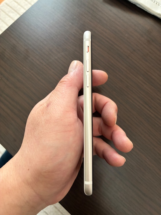 iPhone SE (第 3 世代) 128GB SIMフリー（スマホ）の商品画像 - 査定依頼日：2026年1月11日 - 最高査定価格：25,000円