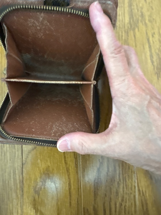 モノグラム（ブランド財布・小物）の商品画像 - 査定依頼日：2026年8月3日 - 最高査定価格：1,000円
