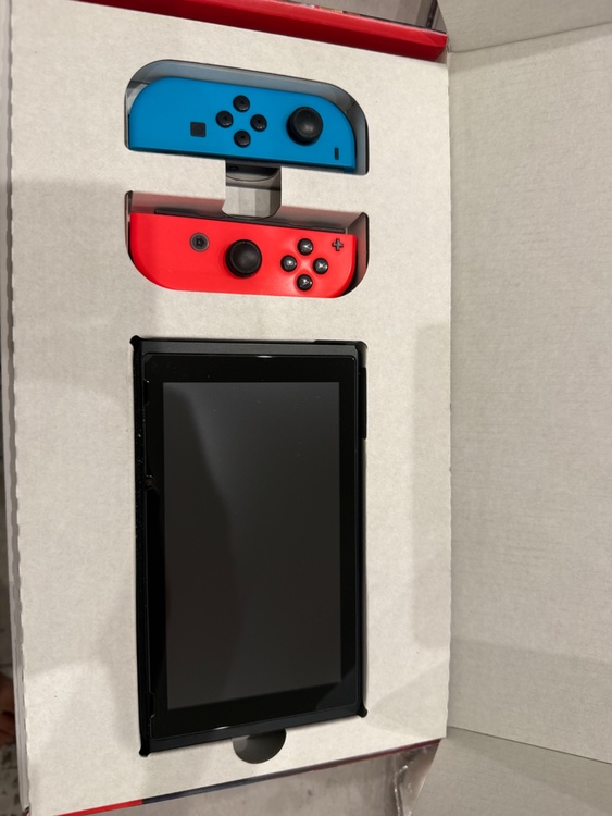 Switch（ゲーム機本体・ゲームソフト）の商品画像 - 査定依頼日：2026年8月6日 - 最高査定価格：12,000円