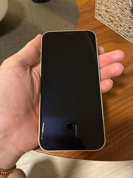 iPhone 12 64GB au（スマホ）の商品画像 - 査定依頼日：2026年4月11日 - 最高査定価格：27,000円