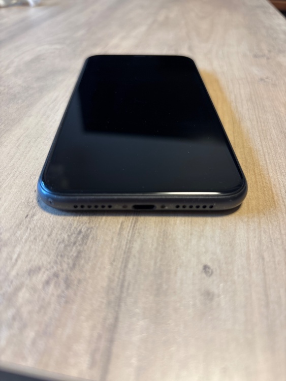 iPhone11 128GB au（スマホ）の商品画像 - 査定依頼日：2026年4月7日 - 最高査定価格：26,000円