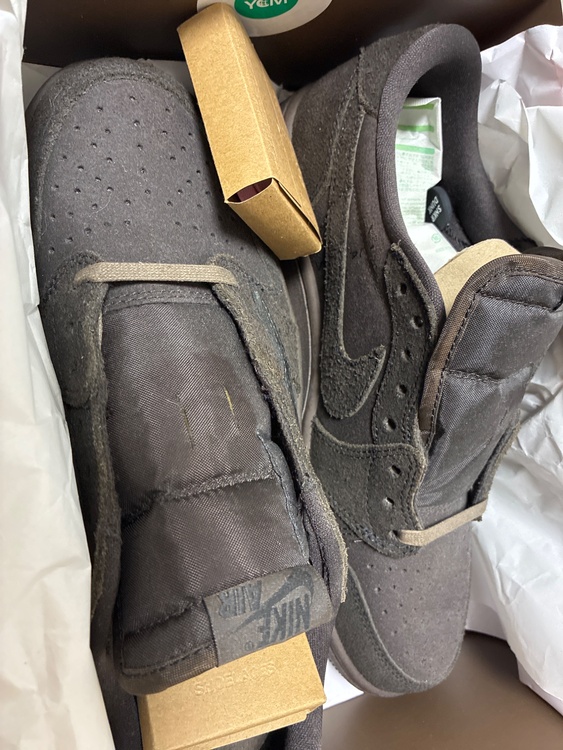 トラブィススニーカー（古着・ファッション）の商品画像 - 査定依頼日：2026年1月9日 - 最高査定価格：100,000円