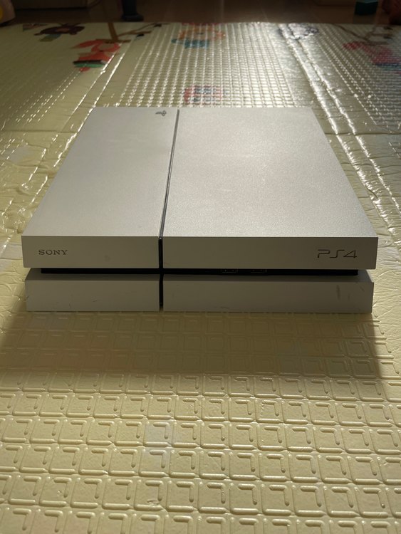 SONY PS4（ゲーム機本体・ゲームソフト）の商品画像 - 査定依頼日：2023年1月30日 - 最高査定価格：10,000円