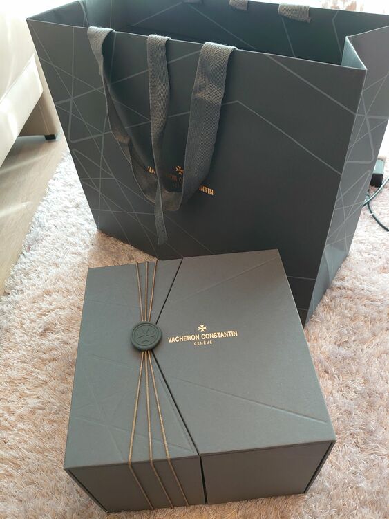 オーヴァーシーズ　34.5ミリ（高級時計）の商品画像 - 査定依頼日：2025年10月18日 - 最高査定価格：2,900,000円