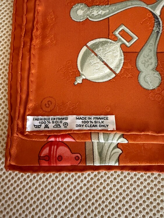 スカーフ　カレ90 - Plumes et Grelots（古着・ファッション）の商品画像 - 査定依頼日：2025年2月20日 - 最高査定価格：15,500円