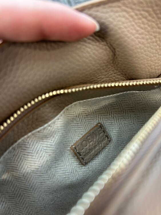 ロエベ puzzle ミニ（ブランドバッグ）の商品画像 - 査定依頼日：2025年4月29日 - 最高査定価格：230,000円