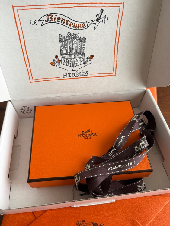 ベアンコンパクト　ノワール　ゴールド金具 K刻印（ブランド財布・小物）の商品画像 - 査定依頼日：2026年4月4日 - 最高査定価格：300,000円