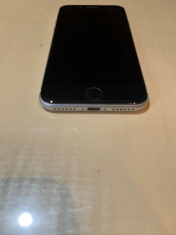 iPhone SE2 64GB ホワイト（スマホ）の商品画像 - 査定依頼日：2026年8月20日 - 最高査定価格：8,000円