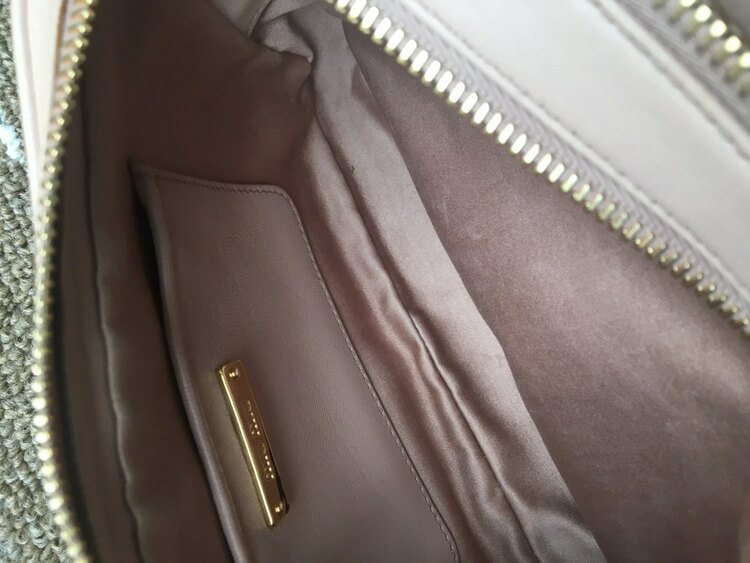 ミュウミュウ  （ブランドバッグ）の商品画像 - 査定依頼日：2025年4月28日 - 最高査定価格：52,000円