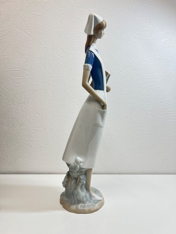 LIADRO 優しいナース（美術品・骨董品）の商品画像 - 査定依頼日：2026年6月28日 - 最高査定価格：5,000円