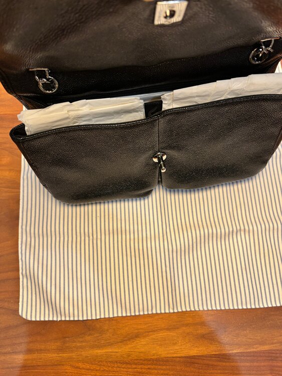 キャビアスキンのフラップバッグ（ブランドバッグ）の商品画像 - 査定依頼日：2025年1月24日 - 最高査定価格：350,000円