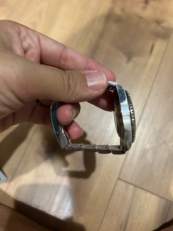 サブマリーナーデイト　黒文字（高級時計）の商品画像 - 査定依頼日：2025年6月4日 - 最高査定価格：1,800,000円