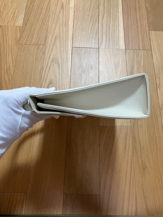 イブサンローラン  （ブランドバッグ）の商品画像 - 査定依頼日：2025年8月12日 - 最高査定価格：14,000円