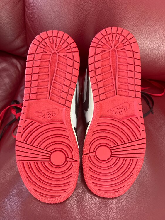 エアジョーダン1high OG black toe（古着・ファッション）の商品画像 - 査定依頼日：2025年5月5日 - 最高査定価格：19,000円