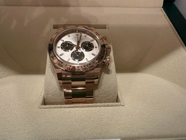 オイスター、40 mm、エバーローズゴールド  リファレンス 126505（高級時計）の商品画像 - 査定依頼日：2026年2月4日 - 最高査定価格：10,350,000円