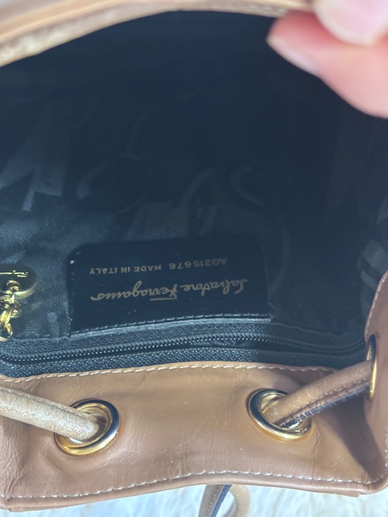 ヴァラリボン巾着（ブランドバッグ）の商品画像 - 査定依頼日：2026年3月18日 - 最高査定価格：20,000円