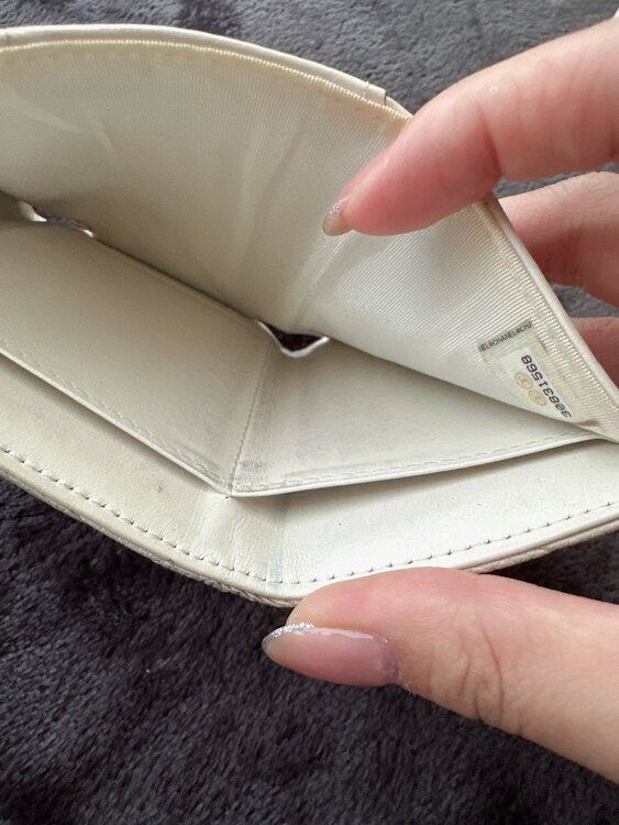 マトラッセ キャビアスキン クルーズコレクション（ブランド財布・小物）の商品画像 - 査定依頼日：2025年5月9日 - 最高査定価格：18,000円