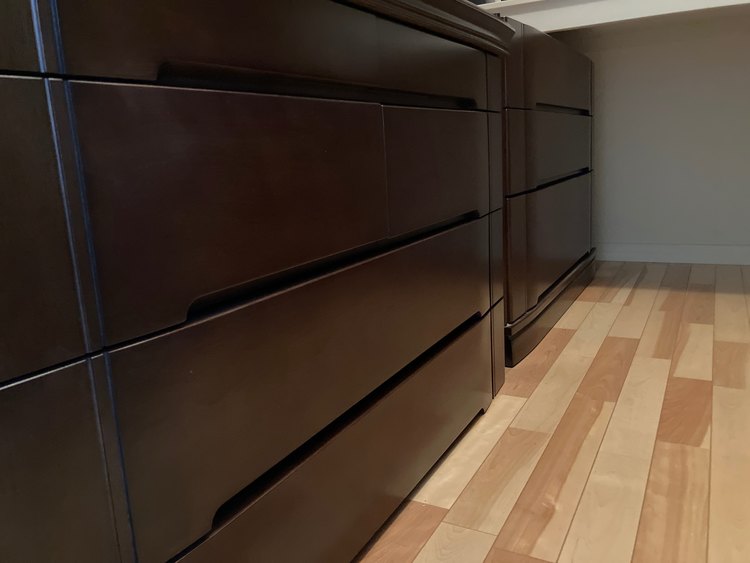 洋服ダンス、椅子2（ハーマンミラー）、ベッド（コアラ）、本棚、ソファなど（家具・寝具）の商品画像 - 査定依頼日：2023年4月10日 - 最高査定価格：90,000円