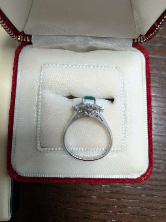 天然エメラルド（コロンビア産）（宝石）の商品画像 - 査定依頼日：2025年4月25日 - 最高査定価格：100,000円