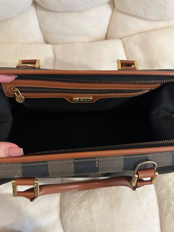 フェンディ  （ブランドバッグ）の商品画像 - 査定依頼日：2025年9月20日 - 最高査定価格：30,000円