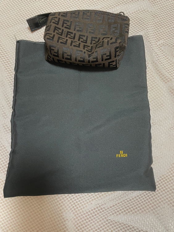 Fendi ポーチ（ブランドバッグ）の商品画像 - 査定依頼日：2026年10月23日 - 最高査定価格：13,000円