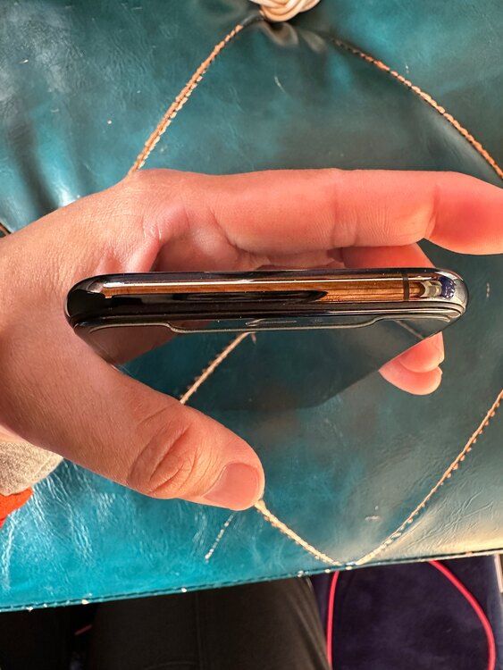 iPhone xs（スマホ）の商品画像 - 査定依頼日：2025年1月31日 - 最高査定価格：23,000円