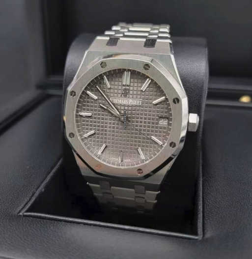 オーデマピゲ ロイヤルオーク 15500（高級時計）の商品画像 - 査定依頼日：2025年3月29日 - 最高査定価格：5,200,000円