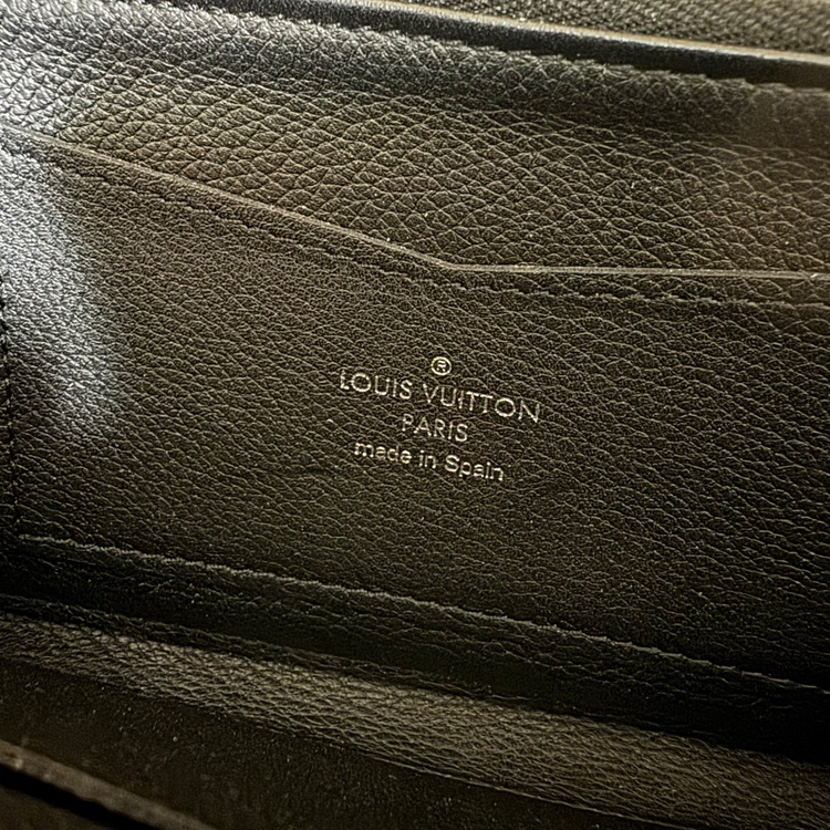 ジッピーロックミー長財布（ブランド財布・小物）の商品画像 - 査定依頼日：2026年2月16日 - 最高査定価格：15,000円