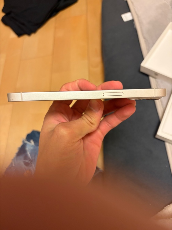 iPhone iPhone 13 128GB SIMフリー（スマホ）の商品画像 - 査定依頼日：2026年6月19日 - 最高査定価格：32,500円