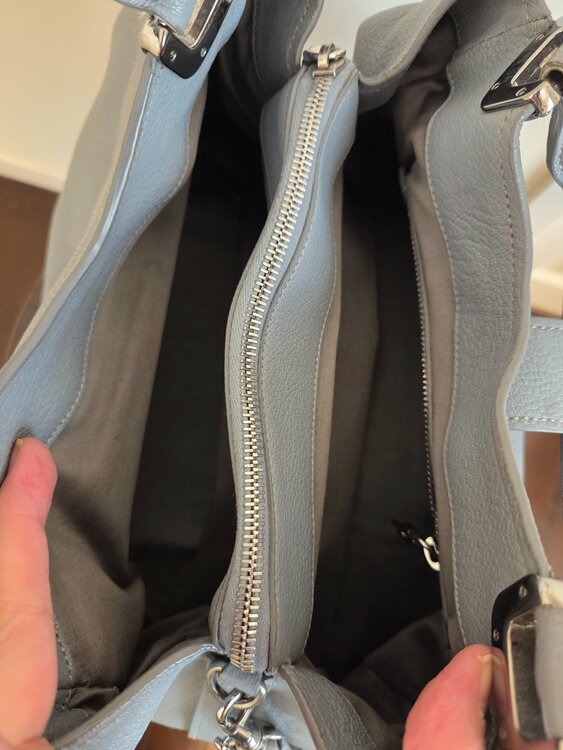 ミュウミュウ  （ブランドバッグ）の商品画像 - 査定依頼日：2026年2月5日 - 最高査定価格：50,000円