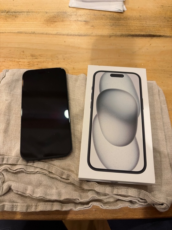 iPhone iPhone 15 256GB SIMフリー（スマホ）の商品画像 - 査定依頼日：2026年5月29日 - 最高査定価格：71,000円