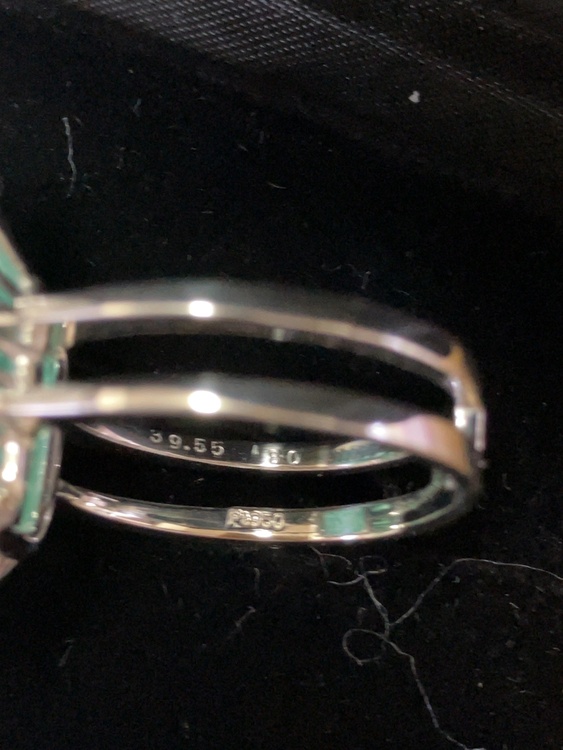 エメラルド　リング（宝石）の商品画像 - 査定依頼日：2026年1月30日 - 最高査定価格：3,000,000円