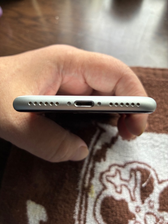 アイホンSE2世代（スマホ）の商品画像 - 査定依頼日：2026年1月8日 - 最高査定価格：10,000円