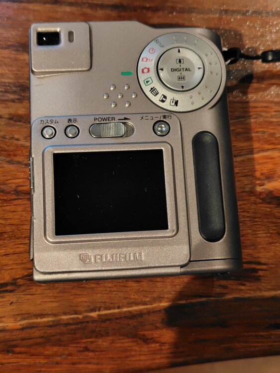 FinePix700（カメラ）の商品画像 - 査定依頼日：2026年8月2日 - 最高査定価格：1,000円